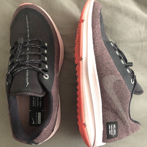 nike air zoom winflo 5 shield women's water resistant running shoes